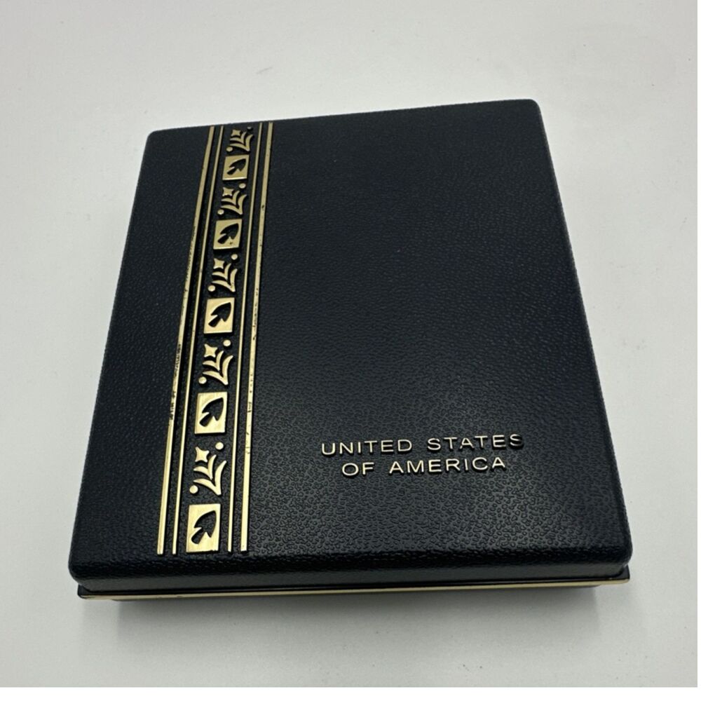 United States Army Military Medal Green Ribbon Bar Presentation Case